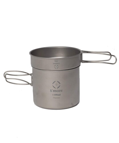 S'more(スモア) Titanium Cooker Set キャンプクッカーセット チタン クッカー 2点セット 調理器具 (M（350ml 1100ml）) 【特徴】チタン製調理器具セットには、操作が簡単で保管が簡単なD型の折りたたみハンドルが付いています。フライパンには取っ手が付いているので、小さなポットや大きなカップとして使用することができます。 【チタン製品】本製品にはチタニウムを採用となり、軽量かつ丈夫で、サビや熱に強い素材です。高硬度、絶対に錆びない、耐食性/耐熱性にも優れ、金属臭いも無く魅力あふれる安全な金属です。 【チタンメリット】高温直火調理後に変形するのは容易ではありません。酸とアルカリからの耐腐食性を?えております。特別な指紋防止表面処理ので、指紋はポットの表面に残らない。 【場所】ソロキャンプ、テント泊の登山など、ピクニックやお弁当にも携帯性が高い道具セットです。すべてのポットセットを乾燥させないように注意し、均一に加熱してください。 商品コード20081409447商品名S'more(スモア) Titanium Cooker Set キャンプクッカーセット チタン クッカー 2点セット 調理器具 (M（350ml 1100ml）)型番SMOrsUT001CSaサイズMカラーシルバー※他モールでも併売しているため、タイミングによって在庫切れの可能性がございます。その際は、別途ご連絡させていただきます。※他モールでも併売しているため、タイミングによって在庫切れの可能性がございます。その際は、別途ご連絡させていただきます。