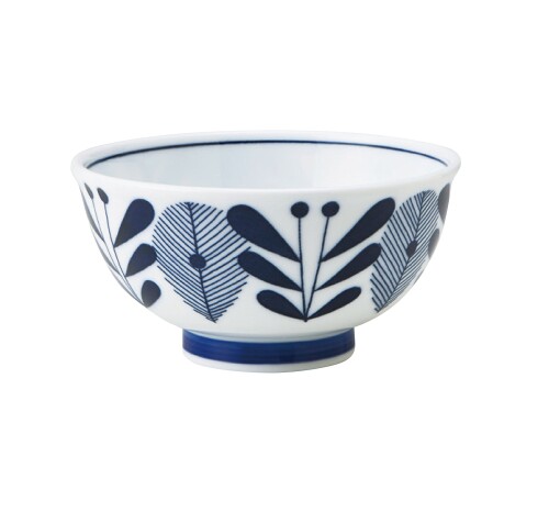 大東亜窯業 オーランド UK小丼([ファイ]14.5×7.5cm) 軽量食器 OLAUKKD サイズ:[ファイ]14.5×7.5cm 材質:磁器 原産国:日本製 製品仕様:焼物の性質上、窯や気温などの状態により焼きあがりの色やサイズ・重量などに違いが出ることがあります。ご了承下さい。 ※こちらの商品は「うすかる」な食器です。 うすかるな食器のポイント ■軽くてやさしい 軽くて持ちやすいうつわは扱いやすく、配膳にも便利。忙しい朝に感じられるさりげない優しさが、一日のスタートを晴れやかにします。 ■なめらか、だから清潔 なめらかな釉薬を使用しているので、汚れがサッときれいに落ちます。手の込んだ料理を楽しんだ後の面倒な方付けもラクなので、ストレスフリー。 ■豊富な色柄と形状で食卓を鮮やかに 彩り豊かな料理を色柄の美しいお皿に盛りつければ、華やかさがUP。普段も特別な日にも、うすかるシリーズで食卓を鮮やかにコーディネイト。 ■白磁特有の際立つ白さとしなやかさ ふと手にした時に感じられる、うすさと軽さに表れているやさしさ。そして白磁ならではの純粋な白さに表れている、料理や食材を美しく魅せる繊細さ。そんな作り手の技と思いを、ぜひあなたの目と手で実感していただきたいうつわです。 商品コード20076201459商品名大東亜窯業 オーランド UK小丼(&phi;14.5&times;7.5cm) 軽量食器 OLAUKKD型番OLAUKKDサイズ&phi;14.5&times;7.5cmカラー白※他モールでも併売しているため、タイミングによって在庫切れの可能性がございます。その際は、別途ご連絡させていただきます。※他モールでも併売しているため、タイミングによって在庫切れの可能性がございます。その際は、別途ご連絡させていただきます。