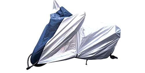 エマーソン(Emerson) エコノミータイプ バイクカバー LLサイズ 230x110x130cm シルバー&ブルー 210デニール オックスフォード生地 防風 防雨 UVカット 伸縮タイプ 前側ツートン仕様 前後に大型ロック取付けできるダブルロックスリット しっかりホールドするワンタッチストラップ 収納に便利なポーチ付き EM-297 国内で販売実績のある老舗メーカーのニューレイトン社(日本)が提供している信頼あるブランドが「エマーソン(Emerson)」ブランド。エマーソンブランドはメンテナンス用品、安全用品、ガソリン缶などを中心にラインナップ! 前後がわかりやすい!前側ツートン仕様 前後に大型ロック取付け可!ダブルロックスリット しっかりホールド!ワンタッチストラップ 210デニール　オックスフォード LLサイズ【寸法】全長230 x 全幅110 x 全高130 cm ■国内で販売実績のある老舗メーカーのニューレイトン社(日本)が提供している信頼あるブランドが「エマーソン(Emerson)」ブランド。エマーソンブランドはメンテナンス用品、安全用品、ガソリン缶などを中心にラインナップ! ■前後がわかりやすい! 前側ツートン仕様 ■前後に大型ロック取付け可! ダブルロックスリット ■しっかりホールド! ワンタッチストラップ ■優れた伸縮性と強度! チェーンステッチ ■収納に便利なポーチ付き ■210デニール オックスフォード ■LLサイズ 【寸法】全長230 x 全幅110 x 全高130 cm 商品コード20082077668商品名エマーソン(Emerson) エコノミータイプ バイクカバー LLサイズ 230x110x130cm シルバー&amp;ブルー 210デニール オックスフォード生地 防風 防雨 UVカット 伸縮タイプ 前側ツートン仕様 前後に大型ロック取付けできるダブルロックスリット しっかりホールドするワンタッチストラップ 収納に便利なポーチ付き EM-297型番EM-297サイズLLカラーシルバー, ブルー※他モールでも併売しているため、タイミングによって在庫切れの可能性がございます。その際は、別途ご連絡させていただきます。※他モールでも併売しているため、タイミングによって在庫切れの可能性がございます。その際は、別途ご連絡させていただきます。