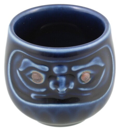 美濃焼 だるま 盃 紺 K10193 サイズ:約直径5.2×高さ5cm 素材:磁器 生産国:日本 容量:約60ml サイズ:約直径5.2×高さ5cm 素材:磁器 生産国:日本 容量:約60ml 美味しく出来た料理をもっと華やかに!食卓をドレスアップするのにかかせない器。 今日はどの器にしようか ■ ■ ■お気に入りが増えれば、お料理やお茶タイムの気分ももっと上がります。 オフィスで、我が家で、毎日の暮らしで、パーティで ■ ■ ■。様々なシーンに合わせてお気に入りを見つけてください 。 四季の移り変わりを味わうように日本酒を楽しむ文化は、世界へと広がっています。 商品コード20076132016商品名美濃焼 だるま 盃 紺 K10193型番K10193サイズ直径5.2cm&times;高さ5cmカラー05.盃 紺※他モールでも併売しているため、タイミングによって在庫切れの可能性がございます。その際は、別途ご連絡させていただきます。※他モールでも併売しているため、タイミングによって在庫切れの可能性がございます。その際は、別途ご連絡させていただきます。