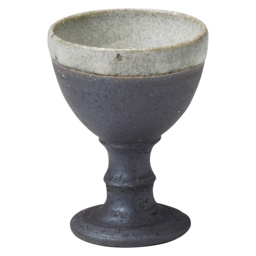 丸伊製陶 信楽焼 へちもん 高杯 翡翠窯変 MR-3-3150 商品サイズ:約5.5×7cm 商品重量:0.11kg 素材:陶器 生産国:日本 信楽焼とは、滋賀県甲賀市信楽町でつくられているやきもの。日本六古窯の一つと数えられ、1200年以上の長い歴史があるといわれています。 へちもんとは「ふうがわりなモノ」の意味に使われた信楽の職人言葉がその名のもとです。自然が生み出す様々なカタチや、私達ひとりひとりの個性と同じようにいろいろな表情を持った器たち。"不均質"を大切にする熟達者のまごころや遊び心がいっぱい詰め込まれたやきものです。 アンティークの様な古色も感じさせる趣の逸品。冷却還元焼成にて黒く発色する陶土に、マット状の渋い翡翠色に発色する釉薬を掛け分けています。 商品個々でサイズや色合いの差、釉薬のかかり具合など、写真と異なる場合があります。陶器の味わいとしてお楽しみください。 商品コード20076113715商品名丸伊製陶 信楽焼 へちもん 高杯 翡翠窯変 MR-3-3150型番MR-3-3150サイズ5.5cmカラー翡翠窯変※他モールでも併売しているため、タイミングによって在庫切れの可能性がございます。その際は、別途ご連絡させていただきます。※他モールでも併売しているため、タイミングによって在庫切れの可能性がございます。その際は、別途ご連絡させていただきます。