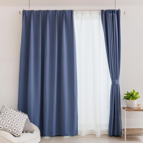 カーテン研究所 幅100cmx丈185cm 2枚組 1級遮光 節電効果 断熱 保温 洗える シンプル 省エネ アジャスター フック付き 【一級遮光】タテ糸にフルダル糸(透けにくい糸)を、ヨコ糸に黒糸を使用し、遮光性が高くなる密度まで詰めて織り上げることで99.999%の遮光効果を実現しました。シンプルな遮光カーテンをご希望の方におすすめです。 ※一級遮光は光を完全に遮るものではありません。光漏れを気にされる方は遮光効果の高い濃色がおすすめです。 選べる7色展開でコストパフォーマンスが高いベーシックな一品です。 【裾にワンポイント】裾やタッセルにバイアステープを施すことで、縫い目を目立たなくするだけでなく生地にきれいなウエーブを出し、スタイリッシュな雰囲気に仕上げました。 【セットで届く】カーテン2枚にアジャスターフックが14個、タッセルが2本付属しているので届いてすぐお使いいただけます。 タテ糸にフルダル糸(透けにくい糸)を、ヨコ糸に黒糸を使用し、遮光性が高くなる密度まで詰めることで99.999%遮光カーテンに仕上げました。シンプルな遮光カーテンをご希望の方におすすめです。 ※一級遮光は光を完全に遮るものではありません。光漏れを気にされる方は遮光効果の高い濃色がおすすめです。 選べる7色展開でコストパフォーマンスが高いベーシックな一品です。 裾やタッセルにバイアステープを施すことで、縫い目を目立たなくするだけでなく生地にきれいなウエーブを出し、スタイリッシュな雰囲気に仕上げました。 カーテン2枚にアジャスターフックが14個、タッセルが2本付属しているので届いてすぐお使いいただけます。 商品コード20082139716商品名カーテン研究所 幅100cmx丈185cm 2枚組 1級遮光 節電効果 断熱 保温 洗える シンプル 省エネ アジャスター フック付き型番DP720 BLサイズ丈185 cm x 幅100 cm (2枚組)カラーブルー※他モールでも併売しているため、タイミングによって在庫切れの可能性がございます。その際は、別途ご連絡させていただきます。※他モールでも併売しているため、タイミングによって在庫切れの可能性がございます。その際は、別途ご連絡させていただきます。