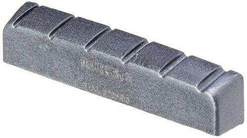 GRAPH TECH グラフテック ギター用 BLACK TUSQ XLナット PT-6225-00 ギターに最適な BLACK TUSQ XLナット 弦の切れにくさとサステインを劇的に向上 音質改善/チューニング安定 寸法:幅 6.24mm x 長さ 41.39mm x 高さ 8.25mm 仕様:スロット(弦溝)つき/弦間:34.77mm/色:ブラック PT-6225-00は、ギターに最適な交換用のBLACK TUSQ XLナットです。 指板面に対して角度のない底面(接着面)のタイプ。あらかじめスロット(弦溝)加工が施されているので、最小限の加工ですぐにご使用になれます。。 BLACK TUSQ XLシリーズは、弦が動き振動することで摩擦によって接触面に薄いテフロンの膜を作ります。それが潤滑材としてはたらくことで弦が必要以上に固定されることがなくなり、一点に集中しがちな負荷を軽減します。このことにより弦が切れにくくなり、チューニングも安定しやすくなります。 弦振動を最も効率的にボディーに伝達し、弾けるような高音から豊かな低音まで、楽器本来の鳴りをロスなく引き出します。従来のものに比べ倍音成分が多く、失われていた素晴らしいサウンドを取り戻します。 【注意】 一部商品について、型番の末尾が「-00」から「-C0」に変更されています。 販売品に型番が混在している場合がございますが、パーツ自体の変更は無く同一の製品です。 取り付ける際には個々の楽器に合わせて加工が必要になることがあります。 取り扱いには相応の技術と知識が必要になります。専門の技術がある業者および楽器店にご依頼いただくことを推奨いたします。 取り付け時に発生した破損 ■損傷等につきましては、保証を承っておりません。 商品コード20063987724商品名GRAPH TECH グラフテック ギター用 BLACK TUSQ XLナット PT-6225-00型番PT-6225-00カラー黒※他モールでも併売しているため、タイミングによって在庫切れの可能性がございます。その際は、別途ご連絡させていただきます。※他モールでも併売しているため、タイミングによって在庫切れの可能性がございます。その際は、別途ご連絡させていただきます。