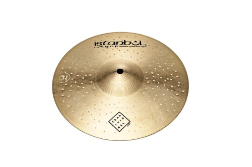 イスタンブール・アゴップ Istanbul Agop トラディショナルシリーズ スプラッシュシンバル 10インチ シンバル発祥の地トルコでの伝統的な手法を忠実に守り続けたイスタンブール・アゴップ。世界中のトップミュージシャンに愛されるターキッシュシンバルのトップブランドです。 トラディショナルシリーズ:代々伝わる特殊配合の合金から、職人たちの手で入念にハンマリングされ、柔らかさを持ちながら明るさとキレの良さといったモダンサウンドのテイストを取り入れている代表的なモデル。 しっかりしたアタックと素早い減衰が特徴のSplash。 サイズ:10インチ(約25.4cm)。 ※Istanbul Agopの製品は全て職人によるハンドメイド工程で作成されるため、写真と実物のイメージが多少異なる事があります。サウンドにこだわって作り上げられた製品の特性とご理解ください。 イスタンブール ■アゴップ Istanbul Agop トラディショナルシリーズ スプラッシュシンバル 10インチ シンバル発祥の地トルコでの伝統的な手法を忠実に守り続けたイスタンブール ■アゴップ。世界中のトップミュージシャンに愛されるターキッシュシンバルのトップブランドです。 トラディショナルシリーズ:代々伝わる特殊配合の合金から、職人たちの手で入念にハンマリングされ、柔らかさを持ちながら明るさとキレの良さといったモダンサウンドのテイストを取り入れている代表的なモデル。 しっかりしたアタックと素早い減衰が特徴のSplash。 サイズ:10インチ(約25.4cm)。 ※Istanbul Agopの製品は全て職人によるハンドメイド工程で作成されるため、写真と実物のイメージが多少異なる事があります。サウンドにこだわって作り上げられた製品の特性とご理解ください。 ISTANBUL CYM 10 SPLASH AGOP 商品コード20081552176商品名イスタンブール・アゴップ Istanbul Agop トラディショナルシリーズ スプラッシュシンバル 10インチ型番313021001サイズ10インチ※他モールでも併売しているため、タイミングによって在庫切れの可能性がございます。その際は、別途ご連絡させていただきます。※他モールでも併売しているため、タイミングによって在庫切れの可能性がございます。その際は、別途ご連絡させていただきます。
