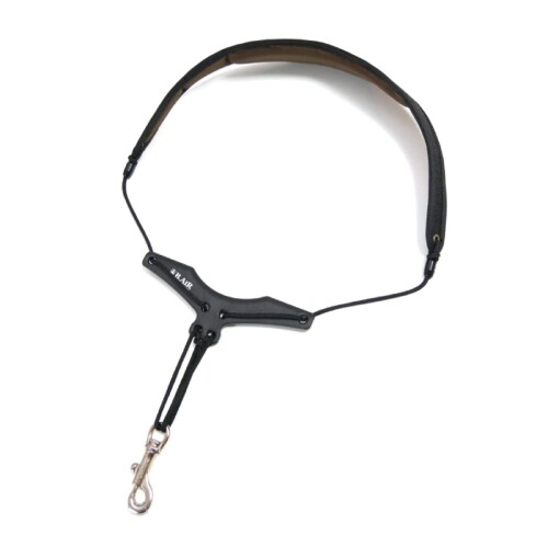 B.AIR ビーエアー WASHABLE BIRD STRAP サックス用ストラップ スリムパッド プラスティックプレート WBS-BP-L Lサイズ 繰り返し洗って使えるウォッシャブルパッドを採用。 サイズはブレード(紐)をカットしてブレードクリンチ(紐留め金具)で固定するタイプ。 ウォッシャブル・スリムパッド: スタンダードより一回り小さく、首全体にフィットするように薄めのスポンジクッションを採用したタイプ。 パッドサイズ(WxHxD): 400x60x7mm / 重さ: 24g ?素材: ナイロン、ポリエステル、EVA、ポリエチレン メーカー側の意匠変更により、予告なく外観上のデザイン・カラー・仕様等が変わる場合がございます カスタマイズで長く使えるストラップ バードストラップは、各パーツを自由にカスタマイズできる仕組みになっています。 カラーバリエーションが豊富なカスタムパーツや、パッドの両面、ステッチの色を自由に選べるカラーオーダーで、自分好みのカラフルなストラップを作ることができます。 また、古くなったパーツの交換など、ご自身でのメンテナンスも可能なので末長くご愛用いただけます。 メーカー側の意匠変更により、予告なく外観上のデザイン ■カラー ■仕様等が変わる場合がございます。 商品コード20082041777商品名B.AIR ビーエアー WASHABLE BIRD STRAP サックス用ストラップ スリムパッド プラスティックプレート WBS-BP-L Lサイズ型番WBS-BP-LサイズLカラースリムパッド※他モールでも併売しているため、タイミングによって在庫切れの可能性がございます。その際は、別途ご連絡させていただきます。※他モールでも併売しているため、タイミングによって在庫切れの可能性がございます。その際は、別途ご連絡させていただきます。