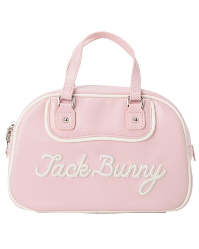 (ジャックバニー) カートバッグ (ブランドロゴ) / ゴルフ ラウンド / 262-6181301 090_ピンク FR FR:横 26cm、高さ 19cm、マチ 13.5cm、取手の長さ 27.5cm ※採寸した寸法に多少の誤差が生じてしまう場合がございます。 説明 ■JACK BUNNY(ジャックバニー) カートバッグ (ブランドロゴ)262-6181301 ■JACK BUNNY (ジャックバニー)よりブランドロゴカートバッグの登場です。 合成皮革素材で仕立てたロゴデザインの収納力も抜群な扱いやすいカートバッグに仕上がりました。 スポーティーなデザインはゴルフプレーでの使用はもちろん、タウンユース、スポーツジム、旅行など様々なシーンで活躍する万能なバッグになっています。 ピンク、ネイビー、グリーンの3色展開でコーディネートのアクセントにも最適なカートバッグです。 ジャックバニーらしいポップでお洒落なルックスはゴルフラウンドでも注目の的になること間違いなしです! 。 ■カートバッグ ■合成皮革素材 ■ W:260 H:170 D:120 ■スポーティーなルックスでおしゃれなデザインです。 ■ゴルフを楽しくするジャックバニーからのおすすめ商品です。 ■ 【JACK BUNNY 契約プロ】中里光之助プロ、佐久間朱莉プロ、山田太晟プロ、村田理沙プロなど有名選手が名を連ねるゴルフ界キングブランドです。 商品コード20082155827商品名(ジャックバニー) カートバッグ (ブランドロゴ) / ゴルフ ラウンド / 262-6181301 090_ピンク FR型番262-6181301サイズFRカラー090_ピンク※他モールでも併売しているため、タイミングによって在庫切れの可能性がございます。その際は、別途ご連絡させていただきます。※他モールでも併売しているため、タイミングによって在庫切れの可能性がございます。その際は、別途ご連絡させていただきます。