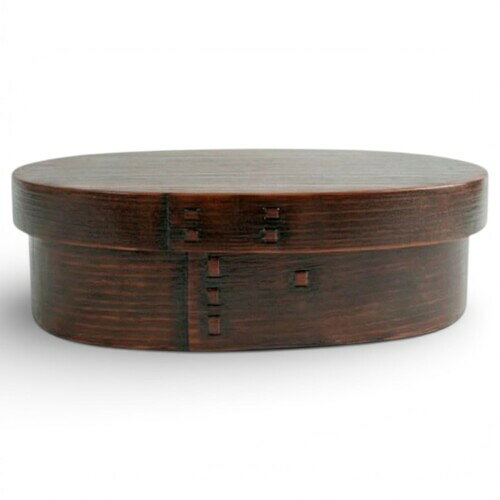 J−kitchens 曲げわっぱ 弁当箱 女性 木製 一段 漆 17x11x5.8cm 500ml WABI-369056 サイズ:約 17x11x5.8cm 素材/木製・漆 木製品は天然素材の為、実物と写真で質感が異なる場合がございます。同じ商品でも木目、重さ、色合いが異なります。 ※掲載されている商品の色は、お使いのPCの環境によって実物と若干異なる場合があります。ご了承くださいませ。 木の温もりと風合いを楽しめる、木製ランチボックスです。天然木が呼吸することで余分な水分を調整し、ご飯を美味しく保ちます。夏は傷みにくく、冬は冷めにくいため、季節を問わず快適に使用できます。熱や冷たさを和らげるやさしい使い心地で、お子様からご年配の方まで安心です。 商品コード20081792182商品名J−kitchens 曲げわっぱ 弁当箱 女性 木製 一段 漆 17x11x5.8cm 500ml WABI-369056型番4573651369056カラーウッド※他モールでも併売しているため、タイミングによって在庫切れの可能性がございます。その際は、別途ご連絡させていただきます。※他モールでも併売しているため、タイミングによって在庫切れの可能性がございます。その際は、別途ご連絡させていただきます。