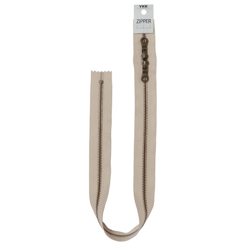 YKK マーブルテープファスナー 長さ60cm 両開き #W573 ベージュ系 5MTGKB-60SH サイズ(約):幅3.4cm×長さ60cm 入数:1本入り カラー:W57 生産国:日本 素材:ポリエステル、レーヨン、銅合金、亜鉛合金 ファスナー 『マーブルテープファスナー 両開き 60cm W573番色 5MTGKB-60SH』 YKK ワイケーケー かばんやポーチの材料に 使い込まれたようなヴィンテージ感が魅力のファスナーです。 ざっくりとした帆布と相性の良い、ナチュラルな風合い。 テープにポリエステル、レーヨン混紡糸を使用した柔らかい仕上がりです。 カジュアルな洋服、子供服から鞄やリュック、ポーチ、小物入れなど幅広くご利用いただけます。 [手芸 裁縫 ソーイング ジッパー チャック 材料 パーツ 服飾 ベージュ] ■サイズ(約):幅3.4cm×長さ60cm ■カラー:W573 ■入数:1本入り ■素材:ポリエステル、レーヨン、銅合金、亜鉛合金 ■生産国:日本 ※特価と表記のある商品は、全てのお客様にお値打ちとなる価格に設定しております為、割引対象外となります。 ※モニターによって実物のお色と若干異なる場合がございます。 商品コード20082053836商品名YKK マーブルテープファスナー 長さ60cm 両開き #W573 ベージュ系 5MTGKB-60SH型番5MTGKB-60SHサイズ60cmカラー#W573 ベージュ系※他モールでも併売しているため、タイミングによって在庫切れの可能性がございます。その際は、別途ご連絡させていただきます。※他モールでも併売しているため、タイミングによって在庫切れの可能性がございます。その際は、別途ご連絡させていただきます。