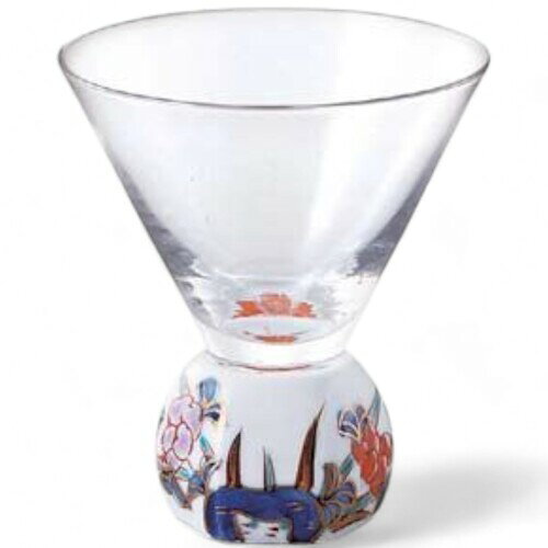 匠美風 有田焼 7cm ぐい呑み 古伊万里風 SAKE GLASS（六角） 日本製 サイズ:(約)7.1x7.1x8.6cm 有田焼は、日本の伝統と美を融合させた陶磁器です。シンプルでおしゃれなデザインが特徴で、食卓を上品に演出します。和モダンな雰囲気が、日常使いにも特別な場にもぴったり。贈り物にも最適な一品です。 商品写真はできる限り実物の色に近づけるようしておりますが、 お使いのモニター設定、お部屋の照明等により実際の商品と色味が異なる場合がございます。 有田焼は、日本の伝統と職人技が生み出す、美しく洗練された陶磁器です。400年以上の歴史を持つ有田焼は、その上品で繊細なデザインと高い実用性で広く愛されています。和の趣を感じさせる伝統的なスタイルから、現代のライフスタイルに合うモダンなデザインまで、多彩な表現が魅力です。食卓に特別な彩りを添えるだけでなく、使うたびに日本の美意識を感じられる贅沢な時間を提供します。普段使いから特別な日の演出、またギフトとしても最適な有田焼は、贈る人にも受け取る人にも喜びをもたらします。職人のこだわりが詰まったこの一品で、日々の暮らしをより豊かにしてみませんか 商品コード20081697850商品名匠美風 有田焼 7cm ぐい呑み 古伊万里風 SAKE GLASS（六角） 日本製型番4582732418477カラーマルチ※他モールでも併売しているため、タイミングによって在庫切れの可能性がございます。その際は、別途ご連絡させていただきます。※他モールでも併売しているため、タイミングによって在庫切れの可能性がございます。その際は、別途ご連絡させていただきます。