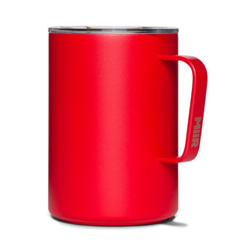 MiiR（ミアー）Camp Cup 16oz キャンプ カップ 断熱 真空断熱 473ml マグカップ 蓋付き 保温 保冷 カスカラレッド 飲み口部分がスライド式の蓋付きで、持ち運びに便利です 二重の真空断熱構造により、高い保温、保冷力を実現。保温効力:66度以上(2時間)　保冷効力:9度以上(3時間) メタルの臭いや味のしない18/8メディカルグレードのステンレススチールを使用 ハードシェルパウダーコート塗装で剥がれにくく、長く美しさを保つ仕様。 BPA・BPSなどのビスフェノール類を含まず、健康にも環境にもやさしい製品 MiiRキャンプカップは、耐久性のあるダブルウォール真空断熱構造を兼ね備えています。18/8ステンレススチールを使用しており、軽量でありながら頑丈で、飲み物の温度を長時間維持することができます。各カップにはプレスフィットスライドリッドが完璧にフィットし、断熱性と防滴性を向上させています。 商品コード20082143863商品名MiiR（ミアー）Camp Cup 16oz キャンプ カップ 断熱 真空断熱 473ml マグカップ 蓋付き 保温 保冷 カスカラレッド型番CCU1SV16200カラーCascara Red※他モールでも併売しているため、タイミングによって在庫切れの可能性がございます。その際は、別途ご連絡させていただきます。※他モールでも併売しているため、タイミングによって在庫切れの可能性がございます。その際は、別途ご連絡させていただきます。