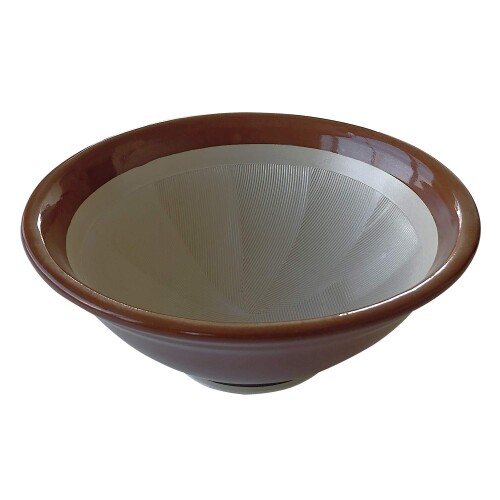 山下工芸(Yamasita craft) 日本製 すり鉢 茶 7号 - 和食料理店の業務用の器として製作された手作りの天然素材製品です。食卓の演出用として、ご使用いただけます。 サイズ:[ファイ]22×H9.1cm^寸法:[ファイ]22×H9.1cm 素材:陶器 国・輸:国産 製造国:日本製 ご注意: タワシ、磨き粉、食器洗浄機、乾燥機などの使用はお避けください。 直火、電子レンジ、オーブンなどでの使用はしないでください。火災の原因となります。お手入れ方法: 長時間水に浸すことはお避けください。使用後は出来るだけ早く洗い、やわらかい布で水気をぬぐい、乾いた布で拭いておくと長持ちします。 長時間ご使用にならない場合は、できるだけ風通しのよい高温多湿でない場所で保管してください。 商品コード20076093886商品名山下工芸(Yamasita craft) 日本製 すり鉢 茶 7号 -型番4518860218993サイズ大カラーナチュラル※他モールでも併売しているため、タイミングによって在庫切れの可能性がございます。その際は、別途ご連絡させていただきます。※他モールでも併売しているため、タイミングによって在庫切れの可能性がございます。その際は、別途ご連絡させていただきます。