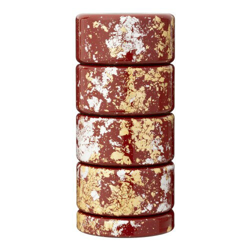 らんぷ(有限会社三和金型製作所) 幸せのペーパーウエイト -Bun-chin- 本朱 熟練の職人による手仕事 : 熟練の職人が汎用加工機を使い、ひとつひとつ鉄から削り出して作られている。大量生産ではなく、精密な手仕事による一点もの。手に取った瞬間に伝わる重厚感がある。 黒江塗り : 和歌山の伝統技術「黒江塗り」を施し、和とモダンが融合した洗練された美しさを追求。 多機能 : ペン立て、印鑑ホルダー、カードスタンドとしても使用可能、軸部分はツボ押し付き 4つセット/50mm : 「4合わせ=幸せ」の願いを込め、4つのウエイトで1セット。製品サイズは「ご縁=50mm」に設定。「使う人に、ご縁がありますように」という気持ちを小さなかたちに。 らんぷの三つの願い : LUMP(鉄の塊) : 一生モノになり得る素材へのこだわり。希望の灯(LAMP) : 使う人の心に灯をともすような存在に。魔法のランプ : 魔法のような驚きや喜びを提供したい。 職人の想いと機能性 ■意匠性を兼ね備えた高級美麗文鎮 幸せのペーパーウエイト - Bun-chin - 金属から削り出したペーパーウエイトは1つの重さが約320gと手に持つとずっしりとした重さ。 1つ1つ職人が想いをこめて加工 ただのペーパーウエイトだけでなく、ペン立てやカード立てはもちろん、印鑑を立てたりメモを貼ったりと様々な機能が集約されています。 職人たちの想いと技術がつまった一生モノのペーパーウエイトです。 経年変化も楽しめる防蝕処理 表面処理を行い鉄の弱点である錆を発生しにくくしました。 独特の風合いはご使用いただいていると少しずつ変化していきます。 鉄×塗り 技の融合 和歌山県の伝統工芸「黒江塗り」と地場産業「金属加工」の技術を掛け合わせ、今までにない金属の意匠性が誕生しました。 新しい特殊コーティング技術により、金属表面への塗りに成功しました。 自分へのご褒美に 自宅の様々なシーンで使用していただけます。もちろんインテリアとしてもお使いいただけます。 遊びに来られたお友達もきっと驚かれることでしょう。 大切な方へのプレゼントに 今までにない高級贈答品を探しておられる方に手に取っていただきたい逸品です。 海外の方への贈り物に 見た目も美しく機能性も高い日本の技術に驚かれます。書斎等で長くご愛用いただけます。 PRODUCT CARE INSTRUCTIONS ■本製品は鉄で出来ていますが、落下 ■衝撃を与えるとキズ ■へこみが生じる場合があります。また相手方を傷つける恐れがあります。 ■1つ1つ手作業により、加工 ■コーティングしておりますので、意匠に個体差があります。 ■防蝕処理(サビ防止)を施しておりますが、湿気を避けて保管してください。 ■水で濡れた場合はすぐに乾いた布等で拭いてください。 ■塗り加工を施していない面は、革製品の経年変化のように素手で触った部分が徐々に濃く変色していきます。 ■強い衝撃を与えると表面の塗り加工が割れ ■剥がれる恐れがあります。 ■事故や怪我の原因となりますので、目的以外でのご使用はおやめください。 商品コード20078037938商品名らんぷ(有限会社三和金型製作所) 幸せのペーパーウエイト -Bun-chin- 本朱サイズ(4個スタック時)直径50mm&times;高さ110mm、(1個あたり)直径50mm&times;高さ25mmカラー本朱※他モールでも併売しているため、タイミングによって在庫切れの可能性がございます。その際は、別途ご連絡させていただきます。※他モールでも併売しているため、タイミングによって在庫切れの可能性がございます。その際は、別途ご連絡させていただきます。