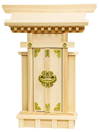 フィットポスト 神棚 袖付 日本製 820329 ナチュラル 約27×7×高さ35cm、(お神札の入る寸法)約タテ27×ヨコ9cm 小さなスペースでも神様をお祀りできる一社造りの神棚です。 [サイズ]約27×7×高さ35cm、(お神札の入る寸法)約タテ27×ヨコ9cm 小さなスペースでも神様をお祀りできる一社造りの神棚です。 新築や開業 ■起業などのお祝いにもおすすめです。 [お神札(おふだ)の祀りかた] 一番手前には伊勢神宮のお神札(神宮大麻)を、その後ろに氏神神社(今住んでいるところの神社)、崇敬神社(地縁や血縁的な関係以外で、個人の特別な信仰等により崇敬される神社)の順にお神札を重ねてお祀りします。 [サイズ]約27×7×高さ35cm、(お神札の入る寸法)約タテ27×ヨコ9cm [素材 ■材質]国産東濃ひのき(裏板:ベニヤ) [生産国]日本 ■天然素材 ■手作りのため、商品により色合いやサイズ ■重さ等に差異が生じる場合がございます。 商品コード20047952193商品名フィットポスト 神棚 袖付 日本製 820329 ナチュラル 約27&times;7&times;高さ35cm、(お神札の入る寸法)約タテ27&times;ヨコ9cm型番820329サイズ約27&times;7&times;高さ35cm、(お神札の入る寸法)約タテ27&times;ヨコ9cmカラーナチュラル※他モールでも併売しているため、タイミングによって在庫切れの可能性がございます。その際は、別途ご連絡させていただきます。※他モールでも併売しているため、タイミングによって在庫切れの可能性がございます。その際は、別途ご連絡させていただきます。