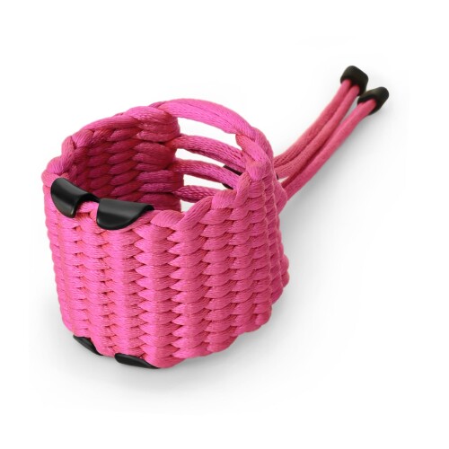 バンブー Bambu リガチャー アルトサクソフォン用 UNA(ウナ) カラー:ピンク una (ウナ)モデルは、Bambu社が長年にわたり、製造過程の改良とデザインの向上を重ね進化した、アルトサックス用紐リガチャーです。 完璧な仕上がりにするために、厳密な検査過程を経て製造、耐久性の高い合成繊維を使用し、手作業で丁寧に作られています。 編み紐構造により伸びにくく耐久性に優れており、マウスピースへの装着が簡単で、紐の締め具合も調節しやすくしっかり固定することが可能です。 簡単に脱着が可能なプレッシャープレートはリードの振動が増し、より明るいサウンドが得られます。 正確なフィット感を実現できるアジャスターシステム、紐の先端のコードチップは強度の高い硬化樹脂で作られています。 バンブー　Bambu　リガチャー　アルトサクソフォン用　 【UA03】　UNA(ウナ)　カラー:ピンク　 una (ウナ)モデルは、Bambu社が長年にわたり、製造過程の改良とデザインの向上を重ね進化した、アルトサックス用紐リガチャーです。 完璧な仕上がりにするために、厳密な検査過程を経て製造、耐久性の高い合成繊維を使用し、手作業で丁寧に作られています。 編み紐構造により伸びにくく耐久性に優れており、マウスピースへの装着が簡単で、紐の締め具合も調節しやすくしっかり固定することが可能です。 簡単に脱着が可能なプレッシャープレートはリードの振動が増し、より明るいサウンドが得られます。 正確なフィット感を実現できるアジャスターシステム、紐の先端のコードチップは強度の高い硬化樹脂で作られています。 ■Bambu(バンブー)社について ■ アルゼンチンの管楽器アクセサリーメーカーです。 リードの振動性を引き出し、新たな音の可能性を探求し設計された紐リガチャーは、バンブーが製造した最初のアクセサリーです。 カラー:ピンク BAMBU LIG A.SAX UNA PINK 商品コード20081409950商品名バンブー Bambu リガチャー アルトサクソフォン用 UNA(ウナ) カラー:ピンク型番UA03カラーピンク※他モールでも併売しているため、タイミングによって在庫切れの可能性がございます。その際は、別途ご連絡させていただきます。※他モールでも併売しているため、タイミングによって在庫切れの可能性がございます。その際は、別途ご連絡させていただきます。