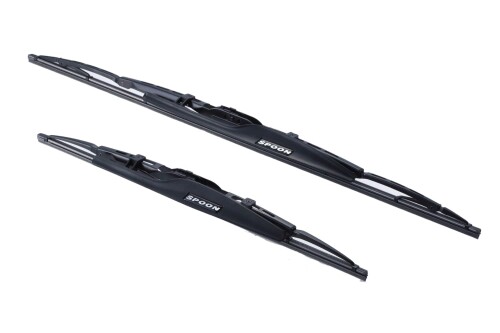 スプーン(Spoon) ホンダ シビック FK8・7/FC1 76620-FKA-000 ブラック 適応車種:ホンダ CIVIC FK 適応型式:DBA-FK7 6MT DBA-FK7 CVT DBA-FC1 DBA-FK8 6BA-FK7 6MT 6BA-FK7 CVT 6BA-FK8 エンジンタイプ:L15C L15B K20C 替えゴムサイズ:運転席:長さ650mm 幅8mm / 助手席:長さ450mm 幅6mm ■ワイパーブレード本来の性能を発揮させるよう、独自形状のウインドウ ■ディフレクターを搭載し、走行風を利用して、雨天高速走行時のワイパーブレードにかかる面圧を確保し、ワイパーリフティング(ブレードの浮き上がりを防止するとともに、ワイパーブレードに面圧が均一にかかるため、ブレードの寿命も大幅に延ばします。高品質焼き付け塗装により、優れた耐腐食性を実現しています。既存のワイパーブレードと交換するだけの簡単装着。 ■ご購入の前に、車両型式、エンジン型式、駆動方式、年式、グレード等を車検証及びコーションプレート等でご確認いただき、メーカーホームページ で車種適合に誤りがないか必ずご確認ください。 ※上記の適合(車種、年式、型式)については、モデルチェンジ等により適合する商品の品番を変更する可能性がありますので、メーカーホームページで再度ご確認をお願い致します。 ※掲載画像はサンプルになりますので、実際の形状や色合い、部品構成等は異なりますので予めご了承下さい。 商品コード20081669979商品名スプーン(Spoon) ホンダ シビック FK8・7/FC1 76620-FKA-000 ブラック型番76620-FKA-000サイズ替えゴムサイズ:運転席:長さ650mm 幅8mm / 助手席:長さ450mm 幅6mmカラーブラック※他モールでも併売しているため、タイミングによって在庫切れの可能性がございます。その際は、別途ご連絡させていただきます。※他モールでも併売しているため、タイミングによって在庫切れの可能性がございます。その際は、別途ご連絡させていただきます。