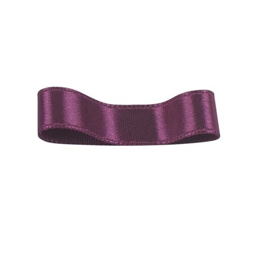 RibbonBon シングルサテンリボン #103 24mm幅 巻(30m) 9サイズ120色展開 製造国:日本 極細のポリエステル異型断面糸(糸の断面が丸ではない糸)を高密度で織っていますので、キメが細かく光沢が上品です。業務用でもワンランク上のサテンとして広範囲に使用されているベストセラー商品です。幅数は9サイズ、色数は120色と選択肢も多いです。このペンタシングルサテンは光沢が片面のみに出る織り方をしていますが、両面共に光沢のあるペンタダブルサテンもあります。ペンタシングルサテンは50mmまでの幅ですが、ペンタダブルサテンは70mmの幅も全色揃えています。 商品コード20066973982商品名RibbonBon シングルサテンリボン #103 24mm幅 巻(30m) 9サイズ120色展開型番1100024103※他モールでも併売しているため、タイミングによって在庫切れの可能性がございます。その際は、別途ご連絡させていただきます。※他モールでも併売しているため、タイミングによって在庫切れの可能性がございます。その際は、別途ご連絡させていただきます。
