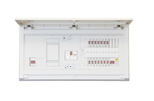テンパール パールテクト 扉付 太陽光発電システム IHクッキングヒーター 電気温水器 端子台付 リミッタースペース付 MALG36263IT2B4 ※掲載されている画像は代表画像となります。 分岐回路数:26 予備回路数:3 主幹 A:60 分岐回路 2P1E:20 分岐回路 2P2E:5 盤定格 A:60 分岐回路 IH用 2P2E 30A 200V:1 太陽光発電システム、ガス発電 ■給湯暖 ■冷房システム、家庭用燃料電池システムなど、 多様化する住宅の電気設備を備える住宅に最適です。 それぞれ発電システム用のブレーカもあらかじめ組み込み済みです。 商品コード20082122234商品名テンパール パールテクト 扉付 太陽光発電システム IHクッキングヒーター 電気温水器 端子台付 リミッタースペース付 MALG36263IT2B4型番MALG36263IT2B4※他モールでも併売しているため、タイミングによって在庫切れの可能性がございます。その際は、別途ご連絡させていただきます。※他モールでも併売しているため、タイミングによって在庫切れの可能性がございます。その際は、別途ご連絡させていただきます。