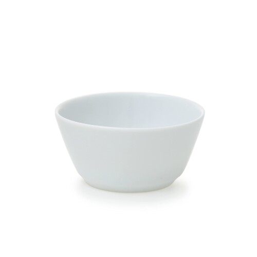 natural69 イロトリドリ ボウルM ホワイト / 食器 ボウル M 電子レンジ 食洗機対応 日本製 北欧 陶磁器 ギフト サイズ:9.5cm×高さ4.5cm 重さ:約120g 材質:磁器 質感:つるつる 産地:日本/波佐見焼 対応機器:食器洗浄機 使用可 / 電子レンジ 使用可 / オーブン 使用不可× natural69 イロトリドリ ボウルM 「イロトリドリ」というシリーズ名通り、色鮮やかな食器たちの登場です。 カラフルな器が、テーブルに並ぶと楽しい気分になります。 カラフルといっても全体的に落ち着いた色味で、無地のシンプルなデザインなので日常的にも使いやすく、 人気のswatchシリーズやcocomarineシリーズなどの柄モノと相性バッチリです。 商品コード20076062273商品名natural69 イロトリドリ ボウルM ホワイト / 食器 ボウル M 電子レンジ 食洗機対応 日本製 北欧 陶磁器 ギフト型番"M0101-natu-irot-bolm-1"サイズ9.5cm&times;高さ4.5cmカラーホワイト※他モールでも併売しているため、タイミングによって在庫切れの可能性がございます。その際は、別途ご連絡させていただきます。※他モールでも併売しているため、タイミングによって在庫切れの可能性がございます。その際は、別途ご連絡させていただきます。