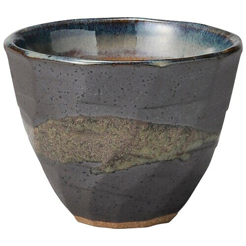 山下工芸 ロックグラス 黒 [ファイ]9.4×7.5cm(250cc) 黒銀彩雲流ロックカップ 14078150 和食料理店の業務用の器として製作された手作りの天然素材製品です。食卓の演出用として、ご使用いただけます。 サイズ:[ファイ]9.4×7.5cm(250cc)^素材・材質:陶器^生産国:日本 陶磁器はワレモノです。衝撃を与えますと破損する恐れがありますので、取り扱いには十分ご注意ください。陶磁器は急激な温度変化に弱く、熱くなった器を冷水につけたり、冷たい器を急激に熱したりすると破損する恐れがありますので、取り扱いには十分ご注意ください。 テーブル等の上では引きずらないようにご注意ください。表面を傷つける場合があります。必要に応じてテーブルマット等をご使用ください。洗浄する際は、台所洗剤を柔らかいスポンジや布につけて洗い、よく水気を切り乾燥させてから収納してください。 金属たわし、 研磨剤入りの洗剤は傷をつける原因になりますので使用しないでください。 陶器は磁器と違い吸水性がありますので、ご使用後は十分に乾燥させてから収納してください。乾燥が不十分ですと、カビや臭いの原因となります。土ものはご使用前にお湯に浸して生地に水を含ませておくと茶渋やシミが付きにくくなります。 和食料理店の業務用の器として製作された手作りの製品です。食卓の演出用として、ご使用いただけます。 商品コード20081730292商品名山下工芸 ロックグラス 黒 &phi;9.4&times;7.5cm(250cc) 黒銀彩雲流ロックカップ 14078150型番14078150サイズ大カラーブラック※他モールでも併売しているため、タイミングによって在庫切れの可能性がございます。その際は、別途ご連絡させていただきます。※他モールでも併売しているため、タイミングによって在庫切れの可能性がございます。その際は、別途ご連絡させていただきます。