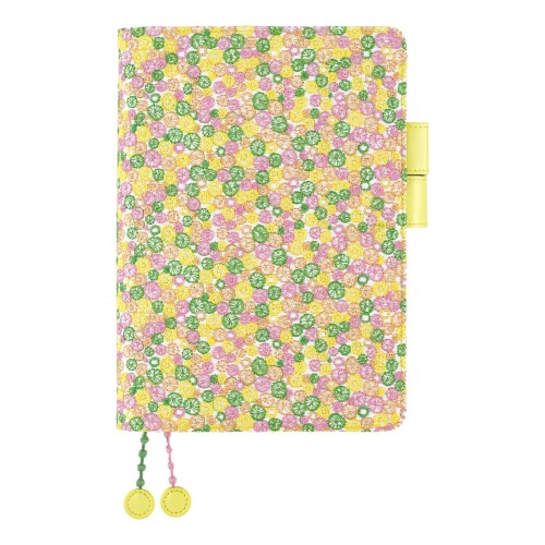 ほぼ日手帳 カズン(A5)手帳カバー ミナ ペルホネン/skyful（yellow） ほぼ日手帳公式 カズン(A5)サイズ手帳用カバー 【素材】表側:綿・レーヨン・ポリエステル　内側:PU ほぼ日手帳 カズン(A5)手帳カバー ミナ ペルホネン/skyful(yellow) A5サイズのほぼ日手帳本体用の手帳カバーです。 留め具としても機能するペン差し「バタフライストッパー」が付いています。 空に瞬く満天の星をイメージした色とりどりのドットを刺繍したカバー。 ほぼ日手帳カバーのためにつくられた特別な配色です。素材はやさしい肌触りのコットン、刺繍糸には異なる2種の素材を使いました。バタフライストッパーと内側は鮮やかなイエローです。 知っておいてほしいこと ■ミナ ペルホネンの店舗等ではお問い合わせを受け付けておりません ミナ ペルホネンのデザインディレクションのもと、株式会社ほぼ日が製造と販売を行っています。そのため、ミナ ペルホネンの店舗等ではこのカバーに関するお問い合わせをいっさい受けることができません。ほぼ日までお問い合わせください。 ■しおりのレース紐に糸のほつれが見られる場合があります カバーのしおりには、ミナ ペルホネンのオリジナルのレース紐を使用しており、糸のほつれが見られる場合があります。ほつれが気になる場合は無理に引っ張らず、糸の先を紐の編み目にさし込んでお使いください。 ■刺繍部分に少々の糸の飛び出しが見られる事がございます 刺繍部分に少々の糸の飛び出しが見られる事がございます。あらかじめご了承ください。 ■カバーの構造上、縫製の個体差や、裏地のたるみがでることがあります 180度平らに開くカバーの構造上、カバー表面の縫製がギャザーのように見えるものもあります。また裏地のたるみがでることがあります。あらかじめご了承ください。 ■ペンホルダーは、軸径が13.5ミリ程度のペンを収納できます バタフライストッパー(ペンホルダー)は、軸径が約13.5ミリ程度のペンは収納できます。 ■摩擦や密着、水濡れなどにより色移りするおそれがあります 他のものとの摩擦や密着により色移りする場合があります。特に水や汗などで濡れた場合は、衣類や持ち物に色移りしやすくなるためご注意ください。 ■「カバー ■オン ■カバー」は使用できません 商品コード20081456302商品名ほぼ日手帳 カズン(A5)手帳カバー ミナ ペルホネン/skyful（yellow）型番T26N0217X0000サイズA5カラーイエロー※他モールでも併売しているため、タイミングによって在庫切れの可能性がございます。その際は、別途ご連絡させていただきます。※他モールでも併売しているため、タイミングによって在庫切れの可能性がございます。その際は、別途ご連絡させていただきます。