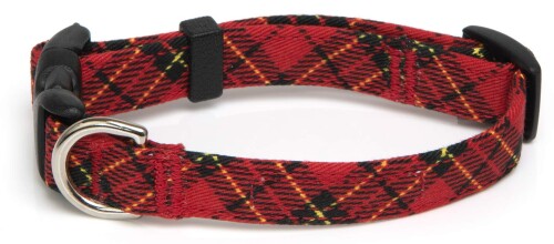 Toto&Pal 首輪 ロイヤルタータンチェックカラー レッド 10mm 本体サイズ (幅X奥行X高さ) :1×12×1.5cm 本体重量:0.011kg 原産国:日本 商品紹介 ちょっぴりトラッドなタータンチェック。少しだけ気取ったブリティッシュな雰囲気♪流行を感じさせないタータンチェックは常に人気の上位にランクされています。女の子に可愛いピンクもご用意しました。カチッとワンタッチで確実に装着できるノーションタイプは使いやすく、デイリー使用にもおすすめです。5色のカラーバリエーションでご紹介します。サイズは10mm ■15mm ■20mm ■25mmの4種類で小型犬から大型犬まで対応しています。 原材料 ■成分 綿100% 商品コード20077218316商品名Toto&amp;Pal 首輪 ロイヤルタータンチェックカラー レッド 10mm型番RTC-001サイズ10mmカラーレッド※他モールでも併売しているため、タイミングによって在庫切れの可能性がございます。その際は、別途ご連絡させていただきます。※他モールでも併売しているため、タイミングによって在庫切れの可能性がございます。その際は、別途ご連絡させていただきます。