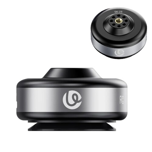 Ulanzi SK-23 1/4 インチネジ付き 電動式吸盤マウント アクションカメラ マウント 360度回転 アルミ合金製 車載ホルダー 車載用 フロント・リア・サイドのガラスに吸着 GoPro Insta360 DJI カメラ スマホ互換 Osmo Pocket 4対応 【新技術・電動真空吸盤】最新の電動真空吸着技術を採用し、あらゆる走行状況でもしっかり固定。従来の吸盤よりも吸着性能が大幅に向上し、凹凸のある道路や急ブレーキ時でも安定性を保ちます。設置は本体を置いて押すだけ。電動吸引により数秒で強力に固定されます。 【強力吸着&ワンタッチ着脱】電動吸盤を搭載し、最大約1kgまで耐えられる強力な吸着力を実現。手動ポンプは不要で、自動吸着により簡単かつ確実に固定できます。ガラスや金属、車体表面などの平滑面にしっかり密着し、車載用途はもちろん、撮影やライブ配信など幅広いシーンで活躍します。 【360°ボールヘッド&二重滑り止め設計】ダブルボールヘッド構造により、360°回転および水平180°の角度調整が可能。側面のノブを緩めるだけでモニターやライトの位置を自在に調整でき、締めれば各関節を同時に固定できます。1/4インチ接続部には滑り止めラバーを備え、機器への傷付きを防止。二重の滑り止め設計で高い安定性を実現します。 【標準1/4インチネジ穴&高い拡張性】本体背面に標準1/4インチネジ穴を装備し、三脚・雲台・自撮り棒などに取り付け可能。GoProマウントも付属し、GoProなどのアクションカメラにも対応します。フロントガラス、カーナビ、バックミラー周辺などさまざまな設置場所で使用でき、運転中はもちろん、勉強・料理・運動時など多用途に活用できます。 【高耐久アルミ合金製&幅広い対応機種】耐腐食性に優れたアルミ合金素材を採用し、屋外などの過酷な環境にも対応。Osmo Pocket 4 / GoPro Hero 13 / 12 / 11 / 10 / 9 / 8 / 7 Black、GoPro Max、OSMO Action 5 Pro / 4 / 3 / 2、Insta360 X4 / X3 / X2、Insta360 GO 3、Ace Proのほか、iPhone 16 / 15 Pro / Plus / Max、Galaxy、Google Pixelなど幅広い機種に対応します。 商品コード20081732321商品名Ulanzi SK-23 1/4 インチネジ付き 電動式吸盤マウント アクションカメラ マウント 360度回転 アルミ合金製 車載ホルダー 車載用 フロント・リア・サイドのガラスに吸着 GoPro Insta360 DJI カメラ スマホ互換 Osmo Pocket 4対応型番M085カラーシルバー※他モールでも併売しているため、タイミングによって在庫切れの可能性がございます。その際は、別途ご連絡させていただきます。※他モールでも併売しているため、タイミングによって在庫切れの可能性がございます。その際は、別途ご連絡させていただきます。