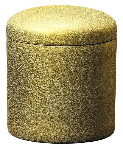 エスケー 骨壺 金 07030 5寸 サイズ:5寸(直径約15cm) 注意:手作り商品のため、色・柄・形状等が写真と若干異なる場合がございます。 納骨用の金色の骨壺です。 切立ては、骨壺の中に水が入りにくいタイプです。 ペット用としては柴犬 ■コーギーなどの中型犬用のサイズです。 主に関西では、中骨壷(5寸~6寸)、関東ではお骨をすべて入れることの出来る大骨壷(7寸)を使用します。地域により様々なサイズが使われています。 商品コード20081792328商品名エスケー 骨壺 金 07030 5寸サイズ5寸※他モールでも併売しているため、タイミングによって在庫切れの可能性がございます。その際は、別途ご連絡させていただきます。※他モールでも併売しているため、タイミングによって在庫切れの可能性がございます。その際は、別途ご連絡させていただきます。