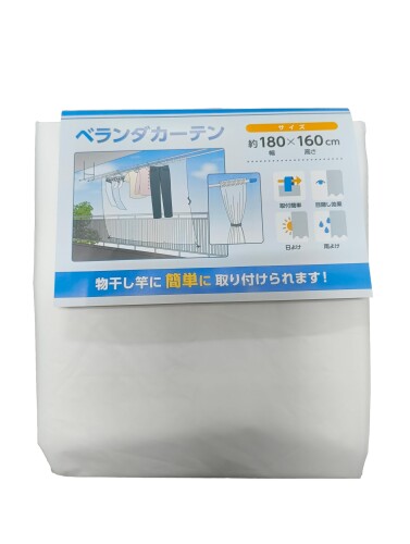 物干し竿取付 日よけ 雨よけ 洗濯物隠し プライバシー対策 幅180×高さ160cm 水勘製簾所 ?【物干し竿に通すだけ|工具不要の簡単設置】 物干し竿に通すだけで設置できるベランダカーテン。工具不要で誰でも簡単に取り付け可能。マンション・アパート・戸建てなど様々なベランダで使用できます。 ?【しっかり目隠し|外からの視線をカット】 ベランダの洗濯物や室内が見えるのを防ぐ目隠しカーテン。通りや隣家からの視線を遮り、プライバシーを守ります。洗濯物目隠し・ベランダ目隠し対策に最適です。 ?【日よけ・西日対策|サンシェードとして活躍】 直射日光をやわらげるベランダ用サンシェード。西日対策や夏の暑さ対策に効果的。室内の温度上昇軽減にも役立ちます。 ?【急な雨から守る|簡易レインカーテン】 突然の小雨から洗濯物を守る簡易雨よけとしても使用可能。ベランダ干しの洗濯物をサッとカバーします。 ※完全防水ではありません。 ?【使いやすい大判サイズ|180×160cm】 一般的なベランダに対応した使いやすいサイズ。洗濯物干しスペースの目隠し・日よけとして幅広く使用できます。 ベランダのプライバシー対策と日差し対策をこれ1枚で。 物干し竿に通すだけで簡単に設置できるベランダ用カーテンです。 マンションやアパートでは、洗濯物や室内が外から見えてしまうことが気になるもの。 本製品は目隠し効果があり、外からの視線をしっかりカット。 洗濯物隠しや隣家対策、通りからの視線対策として活躍します。 さらに、強い直射日光をやわらげる日よけ ■サンシェード効果も発揮。 西日対策や夏場の暑さ対策にもおすすめです。 ベランダ空間の快適性を高め、室内の温度上昇軽減にも役立ちます。 急な小雨の際には簡易的な雨よけとしても使用可能。 洗濯物をサッと守ります。 ※完全防水仕様ではありません。 取り付けは工具不要。 物干し竿に通すだけの簡単設置で、届いたその日からすぐに使用できます。 サイズは約180×160cmの使いやすい大判サイズ。 一般的なベランダに対応します。 カラーは外観になじみやすいホワイトとブラウンの2色展開。 【商品仕様】 ■商品名:物干し竿取付式 ベランダカーテン ■サイズ:約180×160cm ■カラー:ホワイト/ブラウン ■用途:ベランダ目隠し、日よけ、サンシェード、簡易雨よけ 【注意事項】 ■強風時でのご使用はお避けください。破損や事故につながるおそれがあります。 ■本体を過度の力で引っ張らないでください。破損の原因になります。 ■本体は日よけ ■目隠しを目的としておりますので、その他目的でのご使用はお避けください。 ■本製品で雨を完全に防ぐことはできません。 ■火気の近くでのご使用は絶対にお止めください。 ■取付時は安全を十分に確認してください。 ■収納の際はよく乾かしてから収納してください。濡れたままでの収納は絶対にしないでください。 ベランダ目隠しシート ■ベランダカーテン ■サンシェード ■洗濯物隠しをお探しの方におすすめの商品です。 商品コード20082042354商品名物干し竿取付 日よけ 雨よけ 洗濯物隠し プライバシー対策 幅180&times;高さ160cm 水勘製簾所型番4978860065773サイズ丈160 cm x 幅180 cm (1枚組)カラーホワイト※他モールでも併売しているため、タイミングによって在庫切れの可能性がございます。その際は、別途ご連絡させていただきます。※他モールでも併売しているため、タイミングによって在庫切れの可能性がございます。その際は、別途ご連絡させていただきます。