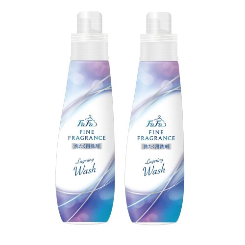 ファーファ ファインフレグランス レイヤリングウォッシュ 洗濯洗剤 570g 本体 クラッシーソープの香り×2 柔軟剤と香りを重ねて、もっと好きな香りにする洗剤。クラッシーソープの香り。 商品紹介 ■洗剤と柔軟剤の香りを重ねて(レイヤリング)、もっと印象華やかに ■天然香料配合 ■48時間抗菌 ■蛍光剤 ■漂白剤無配合 ■すすぎ1回 ■自動投入OK ■透明感あるクラッシーソープの香り 原材料 ■成分 界面活性剤(7%ポリオキシエチレンアルキルエーテル)、香料、抗菌剤、酵素 商品コード20081692364商品名ファーファ ファインフレグランス レイヤリングウォッシュ 洗濯洗剤 570g 本体 クラッシーソープの香り&times;2型番4904740686677※他モールでも併売しているため、タイミングによって在庫切れの可能性がございます。その際は、別途ご連絡させていただきます。※他モールでも併売しているため、タイミングによって在庫切れの可能性がございます。その際は、別途ご連絡させていただきます。