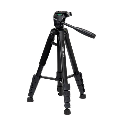 Fotopro 三脚 170cm 5段 3WAY 雲台 収納袋 水準器付 ビデオカメラ カメラ デジカメ 一眼レフ 対応 アルミ製 KT-170V ブラック Swallow 全高170cmのギア式エレベーター付アルミ中型三脚。 全高1700mmながら、収納時は480mmとコンパクトに収納可能なので、シーンを選ばずに活躍します。 持ち運びに便利なケースが付属しています。 全高(EV含む):1700mm、全高(EV含まず):1420mm、最低高:470mm、縮長:480mm、パイプ径/脚段数:23mm/5段、最大積載荷重:3kg、重量:1280g、専用ケース付 ギア式のエレベーターが付いたアルミ中型三脚。クランクハンドルを回すことで、高さの微調整が可能です。 全高1700mmながら、収納時は480mmとコンパクトに収納可能なので、シーンを選ばず活躍します。 縦構図にも対応した3WAY雲台を搭載。水準器付なので、三脚の水平確認に便利です。 脚タイプはロックレバー式で、好みの高さに調整 ■固定可能。可動式の石突を採用しており、三脚を立てた際の安定感を高めます。 クイックシューはビデオボス付なので、カメラをしっかり固定できます。 エンドフックを使用すれば、おもりやカメラバッグ等の身近なもので、さらに安定感を高めることができます。 持ち運びに便利なケースも付属しています。 【仕様】 ■全高(EV含む):1700mm ■全高(EV含まず):1420mm ■最低高:470mm ■縮長:480mm ■パイプ径/脚段数:23mm/5段 ■最大積載荷重:3kg ■重量:1280g ■専用ケース付 商品コード20081684382商品名Fotopro 三脚 170cm 5段 3WAY 雲台 収納袋 水準器付 ビデオカメラ カメラ デジカメ 一眼レフ 対応 アルミ製 KT-170V ブラック Swallow型番825223カラーブラック※他モールでも併売しているため、タイミングによって在庫切れの可能性がございます。その際は、別途ご連絡させていただきます。※他モールでも併売しているため、タイミングによって在庫切れの可能性がございます。その際は、別途ご連絡させていただきます。