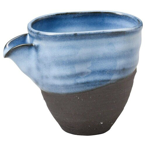 信楽焼 へちもん 片口注器 紺碧 MR-3-3157 商品サイズ:約12.5×7.5×10.5cm 商品重量:0.3kg 容量:約260ml 素材:陶器 生産国:日本 信楽焼とは、滋賀県甲賀市信楽町でつくられているやきもの。日本六古窯の一つと数えられ、1200年以上の長い歴史があるといわれています。 へちもんとは「ふうがわりなモノ」の意味に使われた信楽の職人言葉がその名のもとです。自然が生み出す様々なカタチや、私達ひとりひとりの個性と同じようにいろいろな表情を持った器たち。"不均質"を大切にする熟達者のまごころや遊び心がいっぱい詰め込まれたやきものです。 黒ミカゲ土に青白く発色する乳濁釉がなんとも美しい掛け分けのシリーズです。 商品個々でサイズや色合いの差、釉薬のかかり具合など、写真と異なる場合があります。陶器の味わいとしてお楽しみください。 商品コード20076126394商品名信楽焼 へちもん 片口注器 紺碧 MR-3-3157型番MR-3-3157サイズ260mlカラー紺碧※他モールでも併売しているため、タイミングによって在庫切れの可能性がございます。その際は、別途ご連絡させていただきます。※他モールでも併売しているため、タイミングによって在庫切れの可能性がございます。その際は、別途ご連絡させていただきます。
