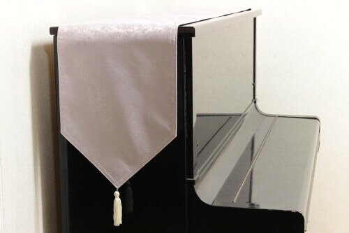 テーブルランナー 約30×180cm CLASSY ピンクベージュQHN225454-S サイズ:30x180cm 素材・材質:ポリエステル100% 特性:撥水加工 カラー:ピンクベージュ ■撥水加工をほどこしたお洒落なテーブルランナーです。 ■テーブルランナーは、二層仕立てになっており、家具に表情を加えるだけでなく、花瓶などを置く際には家具を保護し、傷が付きにくくする役割も果たします。 商品コード20081680430商品名テーブルランナー 約30&times;180cm CLASSY ピンクベージュQHN225454-S型番FS006サイズ30x180cmカラーピンクベージュ※他モールでも併売しているため、タイミングによって在庫切れの可能性がございます。その際は、別途ご連絡させていただきます。※他モールでも併売しているため、タイミングによって在庫切れの可能性がございます。その際は、別途ご連絡させていただきます。