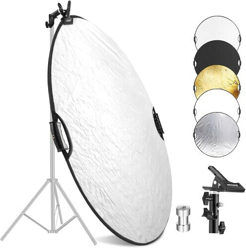 NEEWER RF-56II レフ板 56cm 5in1 クランプ＆ハンドグリップ付き 折りたたみ式 丸型 【5in1写真用レフ板】5in1ライトレフ板キットは丸型半透明ディフューザーパネルと逆折りスリーブで構成され、スリーブには白、黒、金、銀があります。キットは反射面の5色を提供し、異なるトーンと効果を得られ、写真撮影を効率的にし、スタジオと屋外の両方の使用に最適です。 【デュアルハンドグリップ&3/8"ネジ】2つのハンドグリップで、レフ板を自由に位置調整し、撮影に最も望ましい照明を得られます。さらに、ハンドグリップの1つには3/8"ネジが付属しており、ライトスタンドやCスタンドに取り付けて両手を自由に使うことができます。 【折りたたみ&ポータブル】レフ板は柔軟な合金鋼で作られており、簡単に小さく折りたたんで付属のキャリーバッグに入れることができ、持ち運びに便利です。素早く展開してセットアップして、撮影中にさまざまな照明条件を作り出します。 【耐久頑丈】写真用ライトリフレクターは厳選された高品質のポリエステルと合金鋼から作られており、耐久性に優れています。 破れや色あせに強く、曲げても変形しにくいため、写真の映り込みに対して長期間のパフォーマンスを保証します。 【調節可能なクランプホルダー】頑丈な金属製クランプホルダーをスタジオレフ板を保持できます。クランプは180°角度と360°方向に調節可能なので、レフ板を自由にお好みの角度に調節して、完璧な照明効果を実現できます。 商品コード20082014473商品名NEEWER RF-56II レフ板 56cm 5in1 クランプ＆ハンドグリップ付き 折りたたみ式 丸型型番RF-56IIカラー半透明、シルバー、ゴールド、ホワイト、ブラック※他モールでも併売しているため、タイミングによって在庫切れの可能性がございます。その際は、別途ご連絡させていただきます。※他モールでも併売しているため、タイミングによって在庫切れの可能性がございます。その際は、別途ご連絡させていただきます。