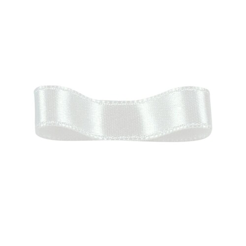 RibbonBon シングルサテンリボン #001ホワイト 24mm幅 巻(30m) 9サイズ120色展開 製造国:日本 極細のポリエステル異型断面糸(糸の断面が丸ではない糸)を高密度で織っていますので、キメが細かく光沢が上品です。業務用でもワンランク上のサテンとして広範囲に使用されているベストセラー商品です。幅数は9サイズ、色数は120色と選択肢も多いです。このペンタシングルサテンは光沢が片面のみに出る織り方をしていますが、両面共に光沢のあるペンタダブルサテンもあります。ペンタシングルサテンは50mmまでの幅ですが、ペンタダブルサテンは70mmの幅も全色揃えています。 商品コード20066974476商品名RibbonBon シングルサテンリボン #001ホワイト 24mm幅 巻(30m) 9サイズ120色展開型番1100024001カラーホワイト, ホワイト※他モールでも併売しているため、タイミングによって在庫切れの可能性がございます。その際は、別途ご連絡させていただきます。※他モールでも併売しているため、タイミングによって在庫切れの可能性がございます。その際は、別途ご連絡させていただきます。