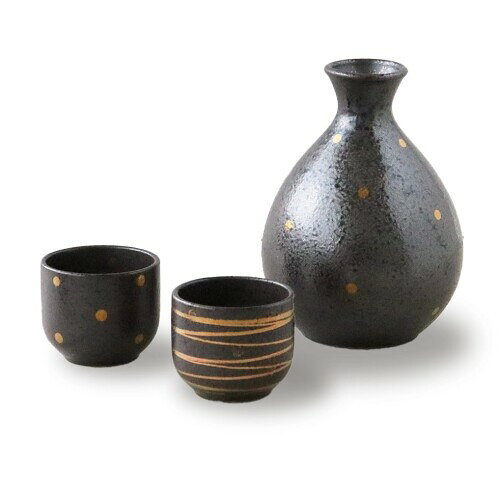 awasaka 徳利 盃 セット 酒器セット 酒器揃 電子レンジ対応 食洗機対応 プレゼント ギフト 仁峰 SK88-Y08 金が上品さを際立てる、落ち着いた雰囲気を作り出してくれる酒器セットです。 電子レンジや食洗機が使える扱いやすさが便利な徳利です。 商品コード20081754528商品名awasaka 徳利 盃 セット 酒器セット 酒器揃 電子レンジ対応 食洗機対応 プレゼント ギフト 仁峰 SK88-Y08型番SK88-Y08カラー黒※他モールでも併売しているため、タイミングによって在庫切れの可能性がございます。その際は、別途ご連絡させていただきます。※他モールでも併売しているため、タイミングによって在庫切れの可能性がございます。その際は、別途ご連絡させていただきます。