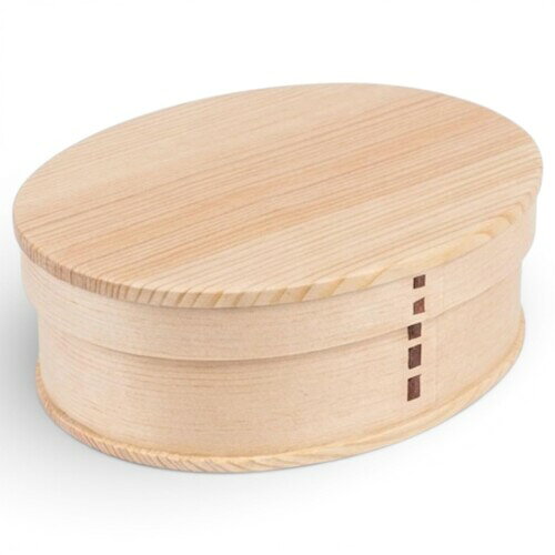 J−kitchens 曲げわっぱ 弁当箱 男性 木製 一段 ナチュラル 18x13.5x7cm 650ml WABI-370762 サイズ:約 18x13.5x7cm 素材/木製・ウレタン塗装 木製品は天然素材の為、実物と写真で質感が異なる場合がございます。同じ商品でも木目、重さ、色合いが異なります。 ※掲載されている商品の色は、お使いのPCの環境によって実物と若干異なる場合があります。ご了承くださいませ。 木の温もりと風合いを楽しめる、木製ランチボックスです。天然木が呼吸することで余分な水分を調整し、ご飯を美味しく保ちます。夏は傷みにくく、冬は冷めにくいため、季節を問わず快適に使用できます。熱や冷たさを和らげるやさしい使い心地で、お子様からご年配の方まで安心です。 木の温かなぬくもりと風合いのある、木製ランチボックスです。昔ながらの曲げわっぱは、通気性が良く夏はご飯がいたみにくく、冬は保温性に優れ冷めにくくしてくれます。 日本の伝統的なお弁当箱に四季折々のおかずを添えてピクニックに出掛けてみてはいかがですか。 木製のお弁当箱は木が呼吸しているため、ご飯を入れると適度に水分が逃げて美味しさが保たれます。 また、料理の熱や冷たさを緩和してくれるので、お年寄りやお子様に特におすすめです。 夏はご飯が傷みにくく、冬はご飯が固くなりにくい。 天然木が呼吸をしているので水分の発散を上手く整えてくれているのです。 商品コード20081792053商品名J−kitchens 曲げわっぱ 弁当箱 男性 木製 一段 ナチュラル 18x13.5x7cm 650ml WABI-370762型番4573651370762カラーウッド※他モールでも併売しているため、タイミングによって在庫切れの可能性がございます。その際は、別途ご連絡させていただきます。※他モールでも併売しているため、タイミングによって在庫切れの可能性がございます。その際は、別途ご連絡させていただきます。