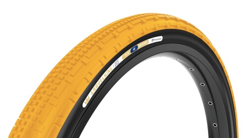 パナレーサー(Panaracer) グラベルキングSK 700×40C チューブレスレディ ハニーバター/黒 F740-GKSK-HB-B2 2025年のグラベルキング-限定カラーエディションは「ハニーバター」と「クランベリー」!フレッシュ&パワフルな装いで、新たな季節、新たなライドを彩りましょう! サイズ:700×40C (40-622)　重量:490g 【バランスの良いTuffTex構造】しなやかさと耐パンク性を両立する構造を採用。舗装路の走りの軽さ、グラベルでの安心感のどちらも重視する方にオススメ! 【未舗装路に強いブロックパターン】四角のノブで構成されたユニークなパターンは、泥や荒れた路面でもグリップを失いません。サイクリストにアドベンチャーへの扉を開きます。 2025年のグラベルキング-リミテッドカラーエディションは、スリックパターンは700×40C、そのほかのパターンは700×40C/45Cの展開です。他サイズの国内展開はございませんのでご了承ください。 2025年のグラベルキング-限定カラーエディションは「ハニーバター」と「クランベリー」!フレッシュ&パワフルな装いで、新たな季節、新たなライドを彩りましょう! 商品コード20082034543商品名パナレーサー(Panaracer) グラベルキングSK 700&times;40C チューブレスレディ ハニーバター/黒 F740-GKSK-HB-B2型番F740-GKSK-HB-B2サイズ700&times;40Cカラーハニーバター/黒※他モールでも併売しているため、タイミングによって在庫切れの可能性がございます。その際は、別途ご連絡させていただきます。※他モールでも併売しているため、タイミングによって在庫切れの可能性がございます。その際は、別途ご連絡させていただきます。