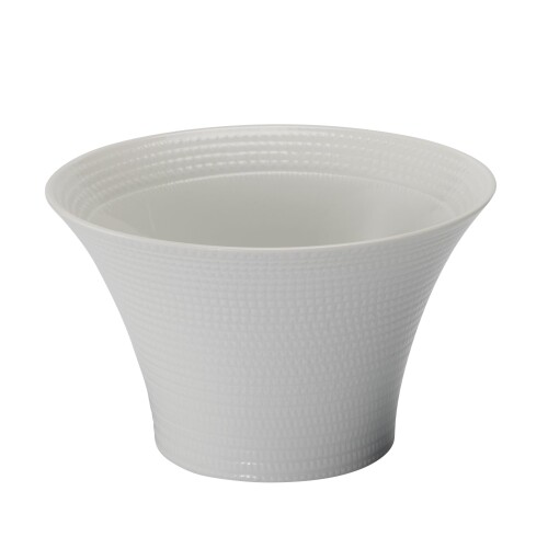 波佐見焼 「 一真窯 」 丼 どんぶり ボウル M 直径約14×高さ9cm 電子レンジ 食洗機対応 Deep 絆彫 ホワイト 日本製 40050 商品サイズ:約14.2×14.2×8.8cm 商品重量:約256g 素材:磁器 生産国:日本 長崎県東彼杵郡波佐見町は、400年の伝統を持つ国内屈指の「やきものの町」。 シンプルだから、毎日使っても飽きない人気の窯元の器。 白磁にこだわった窯だからこその美しさ。 サラダボールやどんぶり、麺鉢など使い勝手の良いアイテムです。 サイズを合わせればスタッキング可能ですっきり収納できる。 商品コード20081760565商品名波佐見焼 「 一真窯 」 丼 どんぶり ボウル M 直径約14&times;高さ9cm 電子レンジ 食洗機対応 Deep 絆彫 ホワイト 日本製 40050型番40050サイズM 14cmカラーホワイト※他モールでも併売しているため、タイミングによって在庫切れの可能性がございます。その際は、別途ご連絡させていただきます。※他モールでも併売しているため、タイミングによって在庫切れの可能性がございます。その際は、別途ご連絡させていただきます。