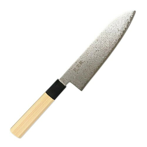 匠美風 ダマスカス 和 三徳包丁 180mm 八角ヒノキ 包丁 日本製 PNO.638899 種類:三徳包丁 ・全長:約32x5x2cm ・刃渡り:約 18cm 商品重量:約 111g ・鋼材:VG-10 ・ハンドル:ヒノキ 「江戸研ぎ」を使用した包丁:・錆びにくく欠けにくい。・柔軟性(ねばり)、耐摩耗性(永切れ)、耐疲労性(へたり)にも優れています。 「匠美風」の包丁ができるまで:1.炎を操り、刃に命を吹き込む‥‥火造り鍛造 2.焼入れ・焼戻し作業 3.接合から型抜き 4.江戸研ぎで決まる、比類なき切れ味 5.ハンドルの取付け・研磨作業 成形前の段階から鍛造、焼き入れ、戻し、研磨、組み立て、仕上げまで全工程は60以上。特に「江戸研ぎ」の仕上げ研磨作業は、職人の手先の感覚で研いでいく繊細な作業。気が遠くなるほどの経験と研ぎ澄まされた感覚、そして研ぎの一つ一つに心を込めて仕上げられています。 「匠の技」が冴え渡る「江戸研ぎ」の包丁。一丁一丁丹誠込めて造り上げています。 「江戸研ぎ」とは中心に対して3:7の位置に刃先を持っていき、片側を垂直気味に鋭く、反対側をハマグリの殻の様な形に湾曲させる独自の研ぎ方で正当に継承している職人は全国で数人あまりという、「江戸の職人技」。 経験と勘、時間と手間のかかる作業ではありますが、全ての工程にはそれぞれ重要な意味があり、これらを忠実に護り重ねることで、硬度(切れ味、欠けにくさ)、柔軟性(ねばり)、耐摩耗性(永切れ)、耐疲労性(へたり)、耐蝕性(サビにくさ)等々において、鉄板を型で抜いて焼き機械で量産した包丁とは格段に違うものとなります。 商品コード20081764622商品名匠美風 ダマスカス 和 三徳包丁 180mm 八角ヒノキ 包丁 日本製 PNO.638899型番4582732638899カラーシルバー※他モールでも併売しているため、タイミングによって在庫切れの可能性がございます。その際は、別途ご連絡させていただきます。※他モールでも併売しているため、タイミングによって在庫切れの可能性がございます。その際は、別途ご連絡させていただきます。
