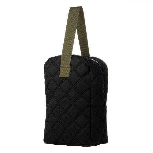 KIYOHARA 上履き入れ シューズケース ナイロンオックス キルティング ブラック 軽量82.5g 横16cm×縦24.5cm×マチ10cm HMF17-SB 軽量で持ちやすく、クッション性が高く丈夫なナイロンオックスキルトの 上履き入れ ・ シューズバッグ です。便利な内ポケット、名前が書けるタグ付き。畳むとコンパクトになるため、サブバッグにもオススメです。お子様の上履き入れとしてだけでなく、大人も使えるお洒落なWステッチがポイント。 商品本体サイズ:横約16cm×縦約24.5cm×マチ約10cm/重量:約82.5g 中国製 素材:【生地】ナイロン100%、【中綿】ウレタン100%、【裏地】ポリエステル100% / 液温は30度を限度とし、洗濯機で非常に弱い洗濯ができる 縫製の工程上、キルティングの糸に切れ目や繋ぎ目のある場合があります。商品のサイズは概寸を記載しております。商品の仕様上、アイテムによっては若干の誤差が生じる場合がございます。モニターによっては現物と若干色合いなどが異なる場合がございます。予めご了承ください。 商品コード20078038631商品名KIYOHARA 上履き入れ シューズケース ナイロンオックス キルティング ブラック 軽量82.5g 横16cm&times;縦24.5cm&times;マチ10cm HMF17-SB型番HMF17-SBサイズ16cm x 24.5cm x 10cmカラーブラック※他モールでも併売しているため、タイミングによって在庫切れの可能性がございます。その際は、別途ご連絡させていただきます。※他モールでも併売しているため、タイミングによって在庫切れの可能性がございます。その際は、別途ご連絡させていただきます。