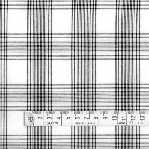 COLORFUL TEXTILE MARKET 先染モノトーン・タータン・白 先染ブロード生地 110cmx100cmD00B8010 洗濯により若干の色落ちや、多少の縮みが発生する場合があります。 お客様のモニター設定やPCの機種、室内環境等により、色味に違いが発生してしまう場合もございます。また、生産ロットの違いにより、若干色が異なる場合がございます。あらかじめご了承ください。 ※生地耳に商用利用不可と記載されている場合がございますが、商用利用可能です。 こちらの生地は商用利用可能です。 ※生地耳に商用利用不可と記載されている場合がございますが、商用利用可能です。 ■生地柄特長 落ち着いたモノトーンでまとめられたタータンチェック柄。白地にに細めのラインがいくつもクロスしているのが特徴です。 ■商品特長 薄手の定番素材。シーチングやCBポプリンに比べて織りが 詰まっていて、なめらかで適度な張りと耐久性のあるブロードを、 先染めならではの深いくきれいな色味で仕上げました。 チュニックやブラウスなどの服地から、巾着、シュシュ、クッション カバーなどの雑貨まで幅広く活用できます。 商品コード20076098633商品名COLORFUL TEXTILE MARKET 先染モノトーン・タータン・白 先染ブロード生地 110cmx100cmD00B8010型番D00B8010サイズ1mカラータータン・白※他モールでも併売しているため、タイミングによって在庫切れの可能性がございます。その際は、別途ご連絡させていただきます。※他モールでも併売しているため、タイミングによって在庫切れの可能性がございます。その際は、別途ご連絡させていただきます。