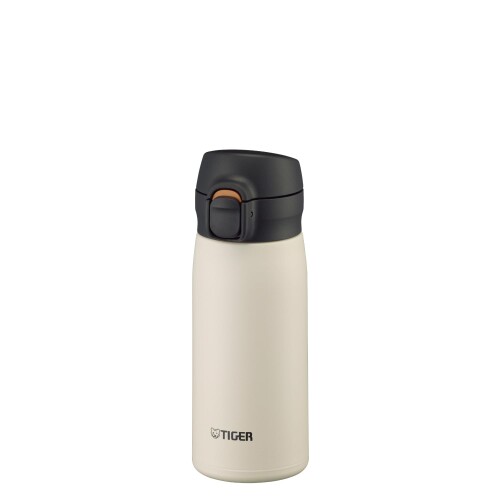 タイガー魔法瓶(TIGER) 水筒 350ml ワンプッシュ ステンレスボトル 保冷 保温 軽量 飲みやすい設計 洗いやすい BPAフリー ホワイト MKR-W35NW 飲みやすさにこだわったワンプッシュマグ(水筒) パッキン一体型せん「らくらくキャップ」 食洗機(食器洗い乾燥機)対応でお手入れかんたん 汚れ・においがつきにくい「スーパークリーンPlus」加工 広い口径で洗いやすく、氷もスムーズに入れられる 【お手入れも飲みやすさも妥協しない。全パーツ食洗機対応のワンプッシュマグ】 タイガー史上最も飲みやすい人間工学に基づいた飲み口と、片手でサッと飲めるワンプッシュオープン機能を搭載。通勤通学やちょっとしたお出かけに最適な0.35Lサイズです。毎日のお手入れをラクにする「らくらくキャップ」と「食洗機対応」で、いつでも清潔にお使いいただけます。 【主な特徴】 ■面倒なパッキン着脱不要「らくらくキャップ」 せんとパッキンが一体になった構造で、パッキンを外して洗う手間がありません。「パッキンのつけ忘れ ■紛失 ■つけ間違い」の心配がなく、お手入れがしやすい構造です。 ■全パーツ「食器洗い乾燥機」対応 ふた、飲み口、ボトル本体のすべてが食器洗い乾燥機に対応。洗い物の負担を劇的に軽減します。( ※ふた、飲み口、本体は外して入れてください) ■人間工学に基づいた「進化した飲み心地」 ボタン下の枠をなくし、さらに押しやすくなった開閉ボタンを採用。また、唇によりフィットするよう飲み口のカーブを進化させ、こぼれにくく快適な飲み心地を実現しました。 ■魔法のような軽さ「夢重力(むじゅうりょく)ボトル」 タイガー独自のスピニング加工により、内筒を極限まで薄くすることで軽量化を実現。約0.17kgと驚きの軽さで持ち運びの負担を軽減します。 ■汚れに強くスポーツドリンクもOK「スーパークリーンPlus」 ボトルの内面にはなめらかで光沢のある加工を施しました。汚れやニオイがつきにくく、サビにも強いため、塩分を含むスポーツドリンクも安心して入れられます。 【仕様】 サイズ(約): 幅6.6×奥行7.3×高さ18.2cm 本体質量(約): 0.17kg 保温効力(1時間/6時間): 84[度]以上 / 62[度]以上 保冷効力(6時間): 9[度]以下 口径(約): 4.0cm ※保温 ■保冷両用です。 商品コード20076684645商品名タイガー魔法瓶(TIGER) 水筒 350ml ワンプッシュ ステンレスボトル 保冷 保温 軽量 飲みやすい設計 洗いやすい BPAフリー ホワイト MKR-W35NW型番MKR-W35NWサイズ350 mlカラーホワイト※他モールでも併売しているため、タイミングによって在庫切れの可能性がございます。その際は、別途ご連絡させていただきます。※他モールでも併売しているため、タイミングによって在庫切れの可能性がございます。その際は、別途ご連絡させていただきます。