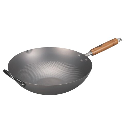 サミット工業 窒化エンボス北京鍋 33cm 補助付 【材料の種類】本体:鉄(底の厚さ:1.2mm)、取手:天然木、補助取手:鉄 【表面加工】本体:窒化熱処理 商品サイズ:330×570×130mm、重量:1310g 製造国:日本 【窒化鉄】シリーズ 燕鉄器 TABAME ■TEKKI made in JAPAN 鉄の匠から生まれた進化鉄“窒化鉄” 窒化処理とは 窒化処理とは鉄の表面に窒素を熱拡散して表面を硬くする技術 窒化処理の効果 1.鉄の表面を硬くすることによって板厚が薄くても強度が上がる。 2.窒化処理した表面は繊細な凸凹ができるので、調理の際は油なじみが良くなる。 3.鉄鍋によく起きる現象のサビの発生を窒化層で防止し、サビにくくする。 4.テフロン ■その他コーティングに比べ、鉄の中に熱拡散する為、剥がれない。 商品コード20082006686商品名サミット工業 窒化エンボス北京鍋 33cm 補助付型番33cm 補助付サイズ33cmカラー黒※他モールでも併売しているため、タイミングによって在庫切れの可能性がございます。その際は、別途ご連絡させていただきます。※他モールでも併売しているため、タイミングによって在庫切れの可能性がございます。その際は、別途ご連絡させていただきます。