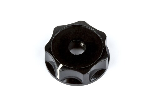 Fender パーツ Deluxe Jazz Bass Concentric Knob, Lower American DeluxeとDeluxeシリーズのJazz Bassモデル搭載の「連結」ポット用、黒のプラスチック製下側コントロールノブ 白いラインの目印 1/4インチのソリッドシャフトのポット用 取り付け用ネジは別売り 白いラインの目印が入った黒のプラスチック製コントロールノブです。 American DeluxeとDeluxeシリーズのJazz Bassモデルの「連結」ポットの下側ノブに利用できます(上側ノブは別売り)。 取り付け用ネジは含まれません。 商品コード20081248071商品名Fender パーツ Deluxe Jazz Bass Concentric Knob, Lower型番0049412049※他モールでも併売しているため、タイミングによって在庫切れの可能性がございます。その際は、別途ご連絡させていただきます。※他モールでも併売しているため、タイミングによって在庫切れの可能性がございます。その際は、別途ご連絡させていただきます。