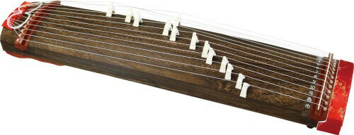 ゼンオン 文化箏 羽衣 立柱ケース付 ZK-30 文化箏 羽衣に、軽く弾力があるEVA樹脂を採用した新設計の立柱ケースが付属。 新しくなった羽衣は本体の全長はそのままに、弦長を長くすることでより艶やか音色と豊かな余韻を実現しました。 箏柱を大きくしたことでより弦が安定するようになりました。 寸法(本体):860(W)×200(D)×100(H)mm 重量:(本体):約2kg 素材(本体):総桐製 付属品:琴柱13個、調弦用ハンドル、爪3個、E音調子笛、替糸1本、入門書、小物袋、磯シール2種、専用ソフトケース 「文化箏」は従来の6尺箏の約半分のサイズ(86cm)の分数箏です。 総桐製で、糸も同じ素材を使用しており、従来のお箏と同じように演奏可能です。 誰でも手軽にお箏の音色を楽しめるように形を小さくしました。 そして簡便な替え糸や解放弦方式を取り入れることにより、糸締めや調弦のわずらわしさをかなり緩和しています。 コンパクトで軽量! 持ち運びや収納が簡単です。 磯のシールに合わせて柱(じ)を置くことで、簡単に平調子や民謡調子など合わせることが可能です。 商品コード20070608720商品名ゼンオン 文化箏 羽衣 立柱ケース付 ZK-30型番ZK-50※他モールでも併売しているため、タイミングによって在庫切れの可能性がございます。その際は、別途ご連絡させていただきます。※他モールでも併売しているため、タイミングによって在庫切れの可能性がございます。その際は、別途ご連絡させていただきます。