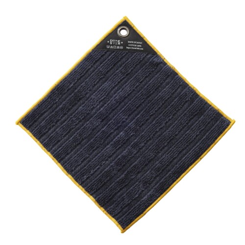 楠橋紋織 DOUBLE STAR FLEXCORD ハンカチ (ハトメ付き) 約22×22cm 日本製 ネイビー 1-04438-86-KON 本体サイズ:約22×22cm 本体重量:約20g 素材・材質:綿100% 原産国:日本 今治認定番号:第2025-242号 ■両面シャーリングと凹凸織りが生み出す、上質な肌触りのタオルハンカチです。 ■綿100%だから吸水性も抜群で、毎日のお洗濯も簡単。 ■コーデュロイ風の上質な質感と、空気を含んだふんわり柔らかさで、なめらかな肌触りを楽しめます。 ■ハトメ付きデザインだから、カラビナをつけてバッグやベルトループに吊しても、キッチンや洗面所に掛けてもおしゃれ。 ■アウトドアシーンでは、コースターや歯ブラシカバーとして、またカトラリーを包んで持ち運ぶタオルケースとしても大活躍。 ■シックで落ち着いたアーバンカラーが、アウトドアからご家庭まで、どんなシーンにも自然になじみます。また縁取りの色がバイカラーになったデザインも、さりげないアクセントになっています。 ※色物は若干色落ちすることがありますので、白いものとは分けてお洗いください。 商品コード20082124748商品名楠橋紋織 DOUBLE STAR FLEXCORD ハンカチ (ハトメ付き) 約22&times;22cm 日本製 ネイビー 1-04438-86-KON型番1-04438-86-KONサイズハンカチカラーネイビー※他モールでも併売しているため、タイミングによって在庫切れの可能性がございます。その際は、別途ご連絡させていただきます。※他モールでも併売しているため、タイミングによって在庫切れの可能性がございます。その際は、別途ご連絡させていただきます。
