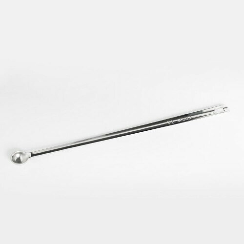和田助製作所 極厚計量スプーン 1/2スプーン ロング 4911-0990 商品サイズ(約):全長205mm 商品重量(約):16g 材質:18-8ステンレス(SUS304) 生産国:日本 少ない分量も正確に計れるミニサイズの計量スプーン。 約0.5ml(小さじ10分の1)を計量できます。 しっかりとした厚みがある丈夫な作りで、味噌などをすくっても曲がりません。 スプーンと柄を繋ぐ部分、全ての部品に溶接目がありません。 異物が混入する心配がない安心の一体成型です。 商品コード20082130761商品名和田助製作所 極厚計量スプーン 1/2スプーン ロング 4911-0990型番4911-0990カラー銀※他モールでも併売しているため、タイミングによって在庫切れの可能性がございます。その際は、別途ご連絡させていただきます。※他モールでも併売しているため、タイミングによって在庫切れの可能性がございます。その際は、別途ご連絡させていただきます。