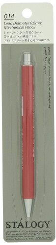 ニトムズ STALOGY シャープペン 0.5 レッド S5012 【サイズ】[ファイ]10x139mm 【芯径】0.5mm 【サイズ】[ファイ]10x139mm 【材質】軸/PP+TPE金属部品/SUS内部部品/POM,ポリカ 【特徴】書きやすさに徹底的にこだわった形状をデザイン。持ち手にはすべりにくい素材を使用しています。芯をガードする独自の機構により、机から落とした程度では芯が折れにくいシャープペンシルです。 消しゴムつき。 芯が折れにくい特殊機構のシャープペンシル。 伸縮するペン先や、衝撃を吸収する独自の内部機構により、机から落とした程度では芯が折れにくいシャープペンシルです。 書きやすさに徹底的にこだわった形状をデザインし、手の大きさや、ペンの持ち方に関わらず、どなたでもお使いいただきやすいようボディ全体は、すべりにくい素材で形成しています。 商品コード20063980762商品名ニトムズ STALOGY シャープペン 0.5 レッド S5012型番S5012AZカラーレッド※他モールでも併売しているため、タイミングによって在庫切れの可能性がございます。その際は、別途ご連絡させていただきます。※他モールでも併売しているため、タイミングによって在庫切れの可能性がございます。その際は、別途ご連絡させていただきます。