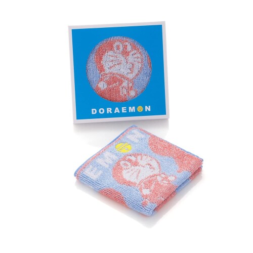 タオル美術館(Towel Museum) ミライ ドラえもん シルエット タオルハンカチ ブルー 約25×25cm 21-2580100 日本製　タオルハンカチ:約25×25cm 素材:綿65%　アクリル35%　刺繍部分:ポリエステル100% ドラえもんのシルエットが並んだかわいいデザイン。 コンパクトなパッケージ入りなのででプチギフトなどにもおすすめです。 (C)Fujiko-Pro, Shogakukan, TV-Asahi, Shin-ei, and, ADK ーー環境や人にやさしいものづくり、ミライを創るタオルーー ドラえもんのシルエットが並んだかわいいデザイン。 こちらの商品は専用のドラえもんパッケージに入った商品です。 ご自宅用はもちろんギフトとして贈るのもおすすめです。 〜環境にやさしいものづくり、ミライを創るタオルシリーズの特徴〜 1グッドデザイン賞も受賞した5つ星クオリティ製法により、製造上の熱量(CO2)やでんぷん糊(余分な薬剤)を削減。地球にやさしい「低温 ■無糊タオル」 2綿とアクリルを組み合わせた組成にすることで、毛羽が出にくく選択後でもソフトな風合いとボリュームが持続 3アクリルは綿に比べ保温性が高く、適度なあたたかさを実現 4アクリルに特殊な加工をすることで、綿と同等の吸水性と綿にはない速乾性を発揮 5アクリルの吸水性が高いことで、染色などの際に染料をよく吸着し、余分な染料で排水を汚すことがなく環境にも配慮 『五ツ星クオリティ』 1 ■初めての柔らか触感 2 ■かつてない吸水実感 3 ■ピュアな素材の安心感 4 ■毎日愛せる上質感 5 ■地球環境を考えた品質感 商品コード20052144778商品名タオル美術館(Towel Museum) ミライ ドラえもん シルエット タオルハンカチ ブルー 約25&times;25cm 21-2580100型番21-2580100サイズ約25&times;25cmカラーブルー※他モールでも併売しているため、タイミングによって在庫切れの可能性がございます。その際は、別途ご連絡させていただきます。※他モールでも併売しているため、タイミングによって在庫切れの可能性がございます。その際は、別途ご連絡させていただきます。