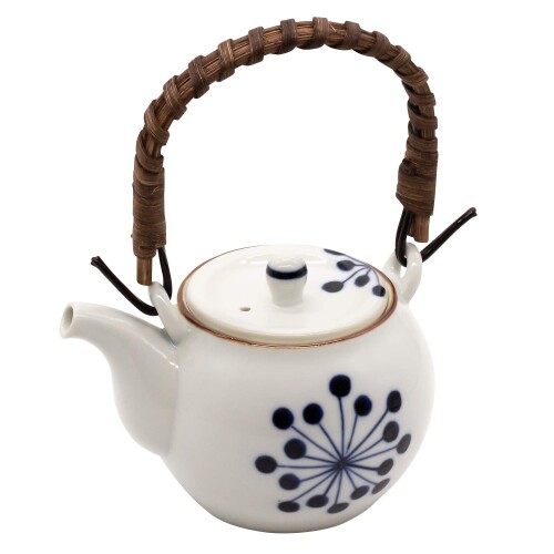 24to3西富陶磁器 有田焼 土瓶 (陶茶こし) 350ml 花点模様 日本製 478519 ホワイト 商品サイズ:約12.5×9.7×9cm 商品重量:0.24kg 容量:約350ml 素材:磁器 生産国:日本 有田焼は佐賀県有田町を中心に焼かれる陶磁器のこと。有田町は400年以上の伝統を持つ国内屈指の「やきものの町」。 昭和レトロの雰囲気が懐かしい器。 コロンとして丸みのある土瓶は、茶葉の広がりも良いのが魅力。 商品コード20076130784商品名24to3西富陶磁器 有田焼 土瓶 (陶茶こし) 350ml 花点模様 日本製 478519 ホワイト型番478519サイズ約12.5&times;9.7&times;9cmカラーホワイト※他モールでも併売しているため、タイミングによって在庫切れの可能性がございます。その際は、別途ご連絡させていただきます。※他モールでも併売しているため、タイミングによって在庫切れの可能性がございます。その際は、別途ご連絡させていただきます。